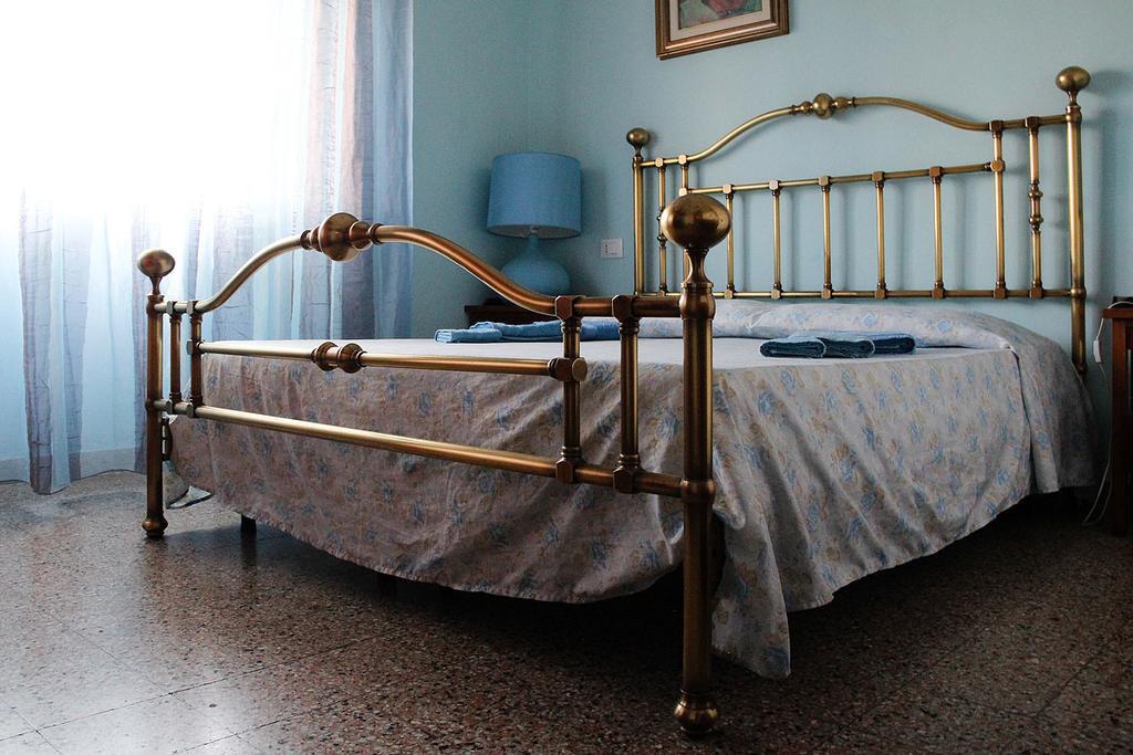 Guesthouse Stazione Pisa Centro Buitenkant foto